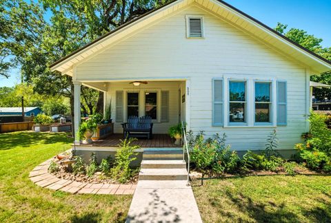 Photo of 508 S Vandeveer Street, Burnet, TX 78611 (MLS # 176028)