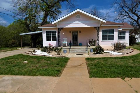 Photo of 301 E Sandstone St, Llano, TX 78643 (MLS # 175161)