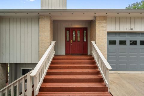 Photo of 1011 Ridge Drive, Marble Falls, TX 78654 (MLS # 173186)