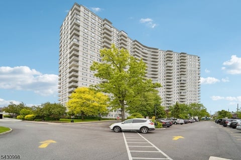 Photo for 2000 Linwood Ave 4P