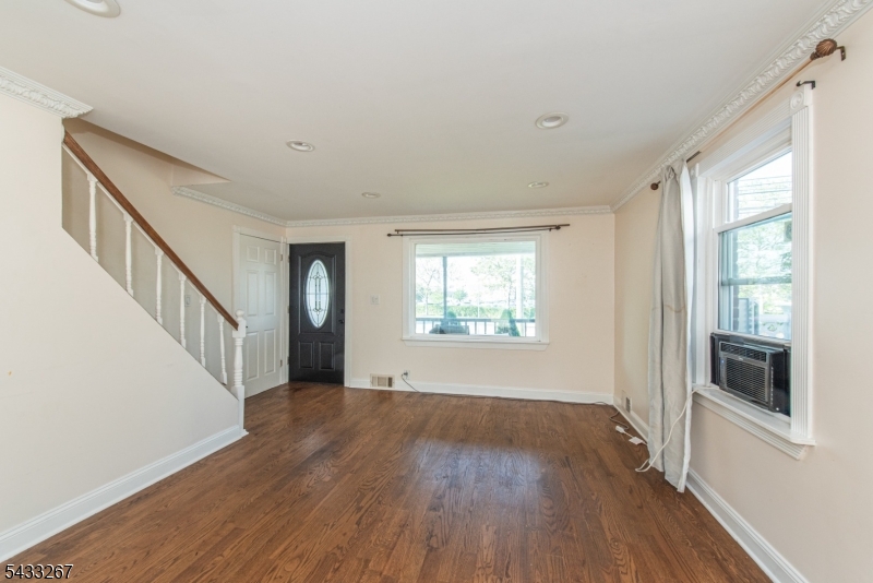 42 W Spring Valley Ave