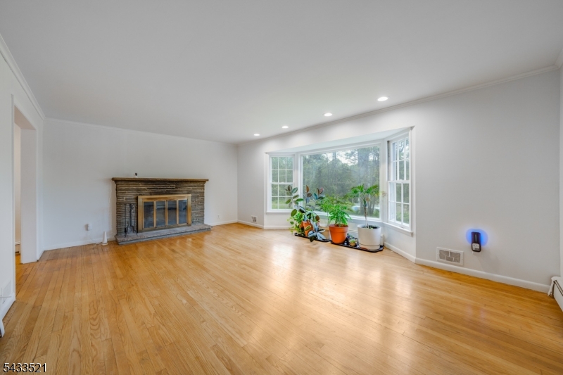 638 River Rd