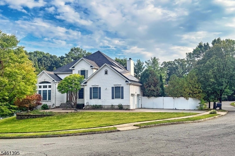 33 Rose Ln