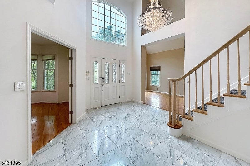 33 Rose Ln