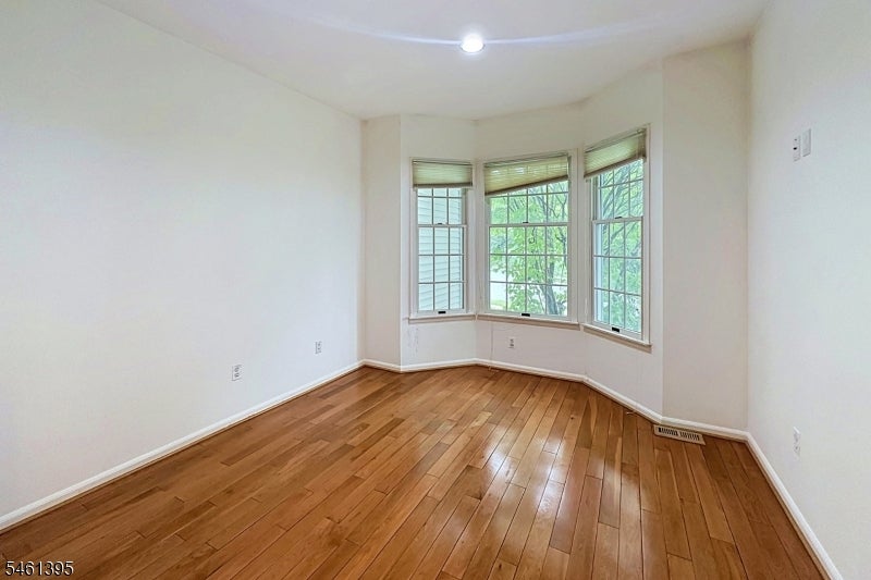 33 Rose Ln