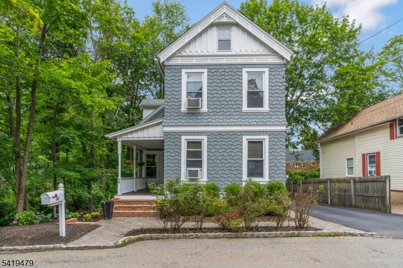 10 Thompson St