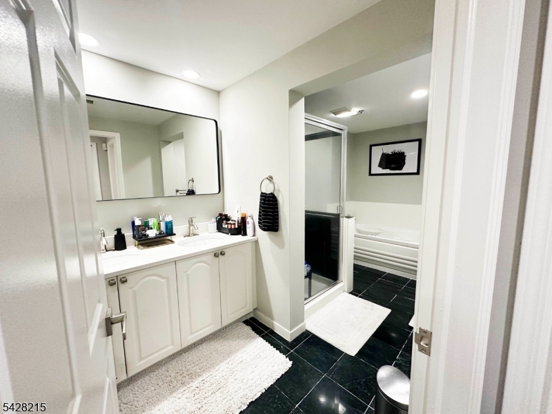 406 Jefferson Court PH6