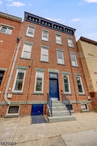 147 New York Ave 2L