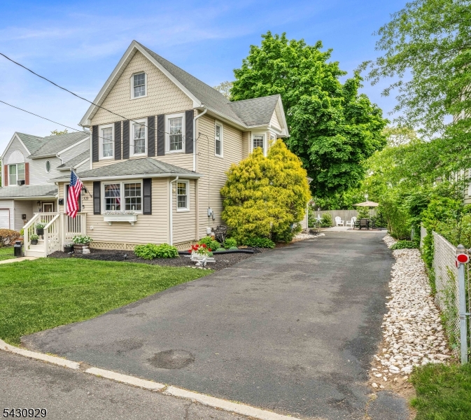 Homes for Sale in Northern NJ | ThisIsRiverEdge.com 323 Church Street