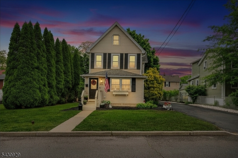 Homes for Sale in Northern NJ | ThisIsRiverEdge.com 323 Church Street