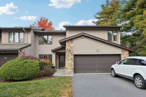 Photo of 21 Cedarwood, Woodland Park, NJ 07424 (MLS # 3995950)