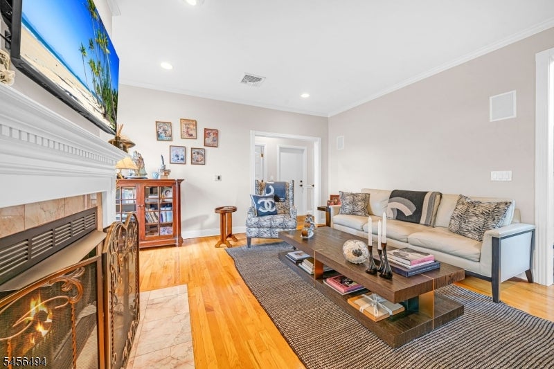 15 Bromley Court