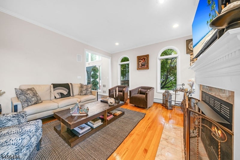 15 Bromley Court