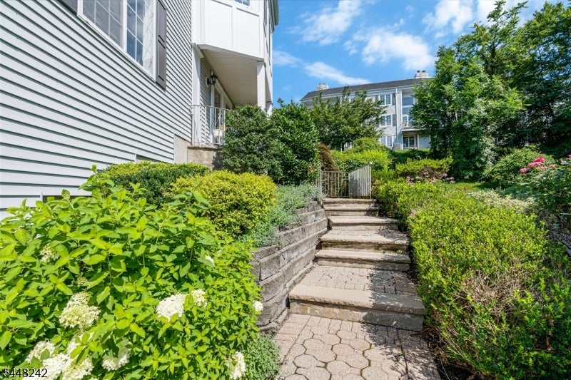 230 Riveredge Dr