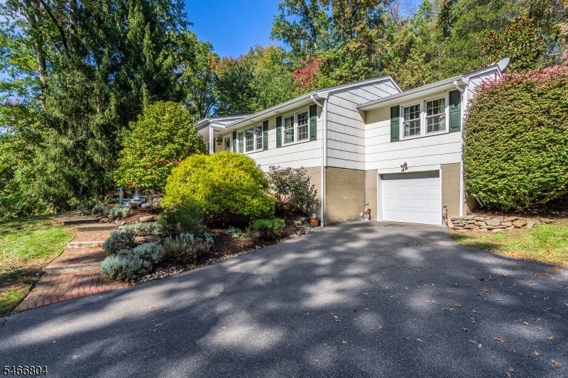 8 Prescott Cir