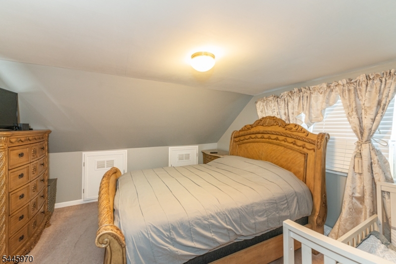 31 Zeliff Ave