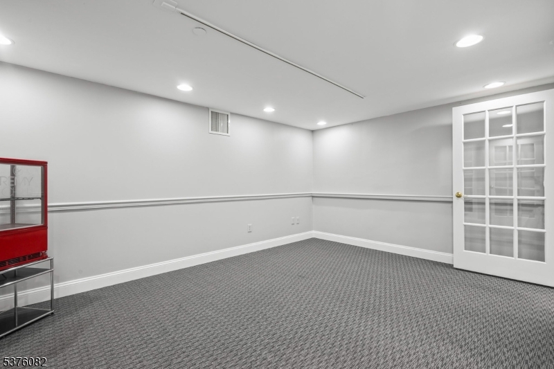 401 Pleasant Valley Way