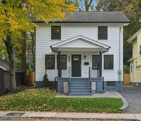 Photo of 688 Valley St, Maplewood, NJ 07040 (MLS # 3995010)
