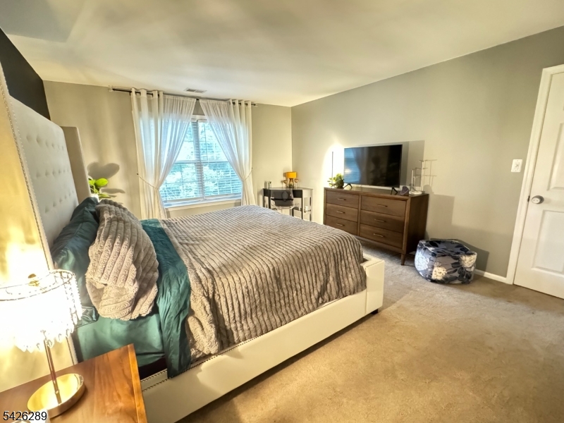 322 Stratford Pl 322