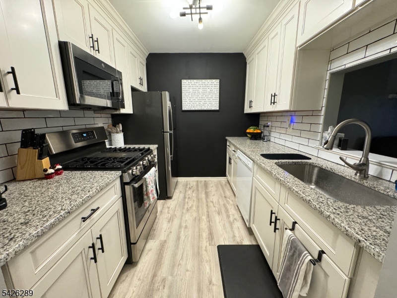 322 Stratford Pl 322