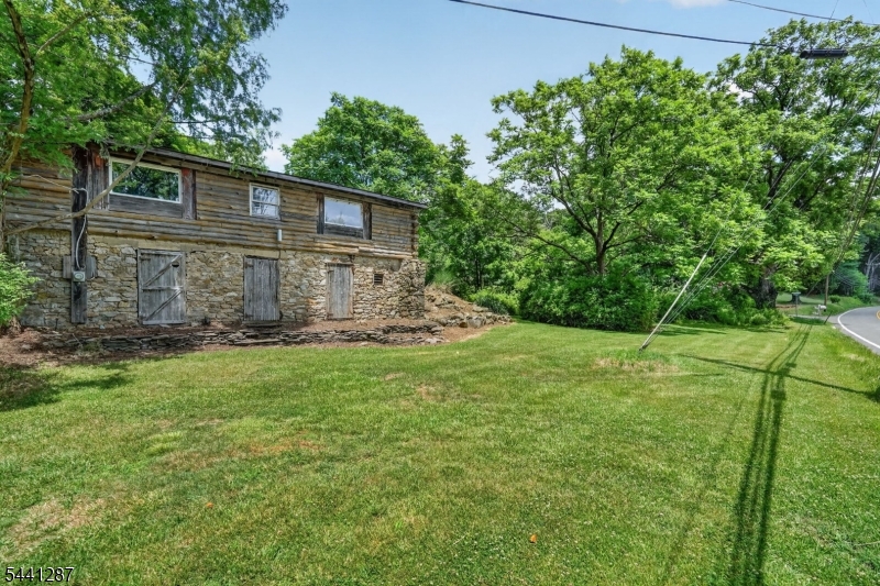 2 Pine Ct