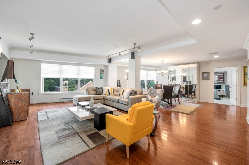 48 S Park St 617