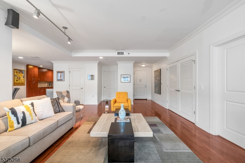 48 S Park St 617