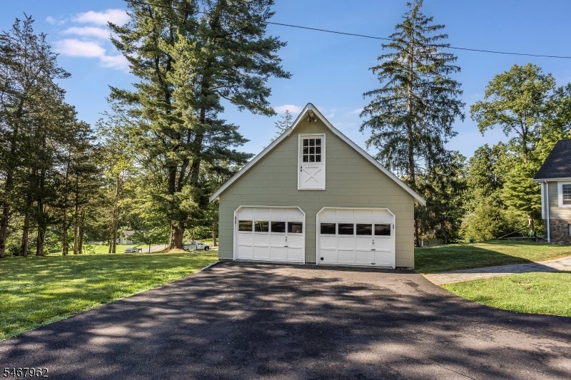 16 Chester Pl