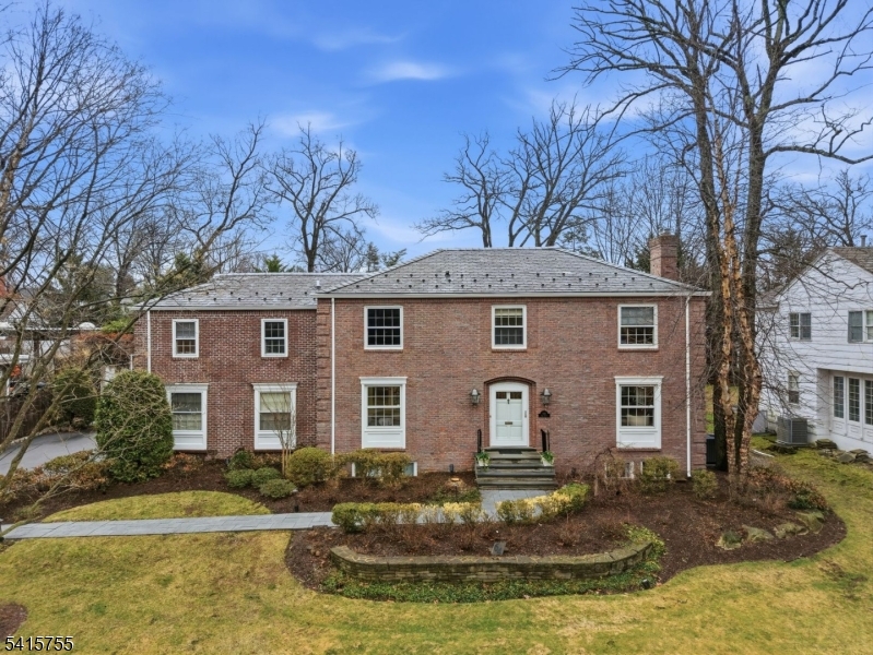 64 Speir Dr