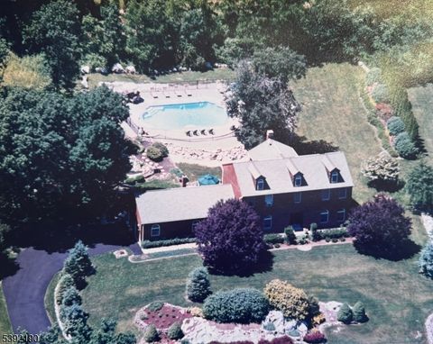 Photo of 10 West Gate Drive, Vernon, NJ 07418 (MLS # 3993358)