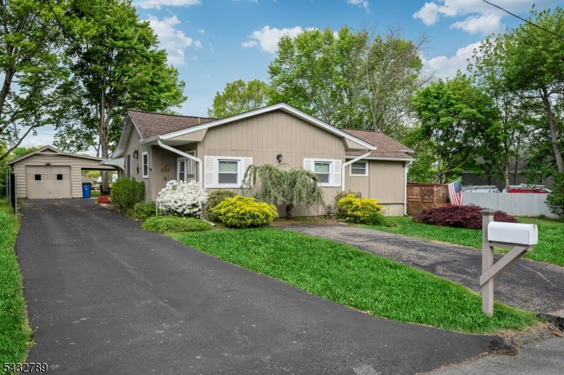 6 Outlook Ave