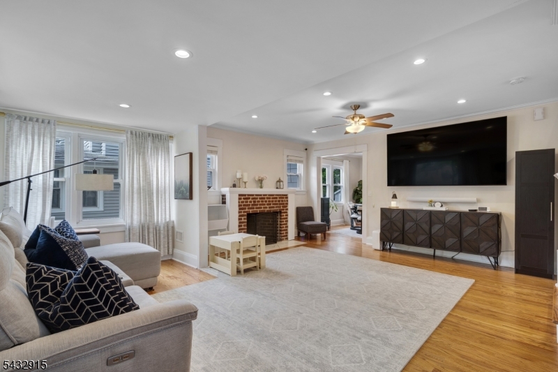 6 Pershing Ct