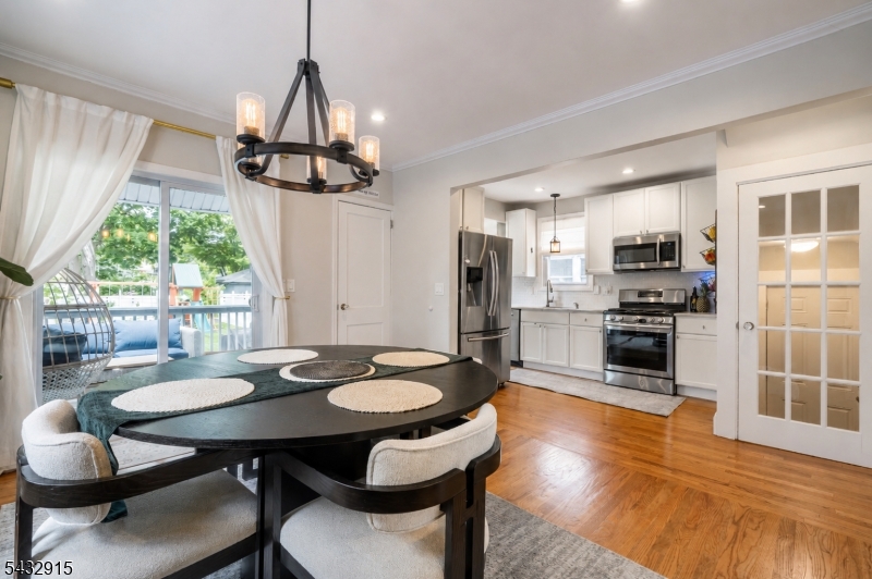 6 Pershing Ct