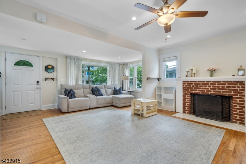 6 Pershing Ct
