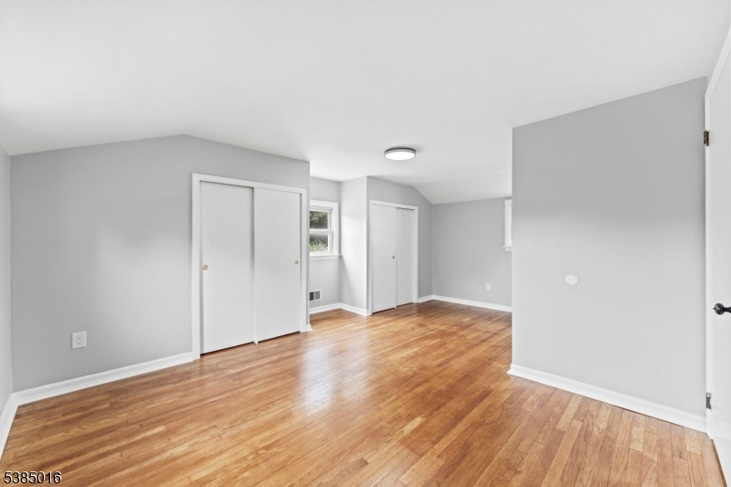 18 Farmingdale Ave
