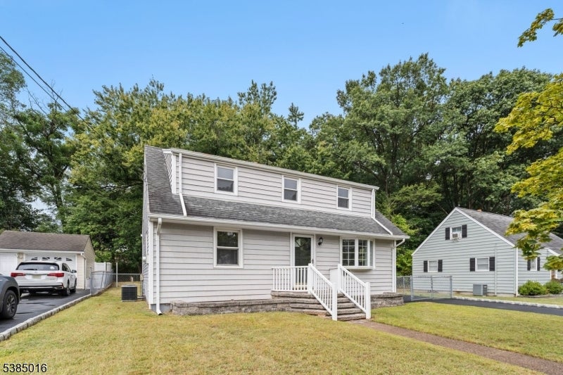18 Farmingdale Ave