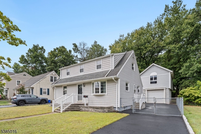18 Farmingdale Ave