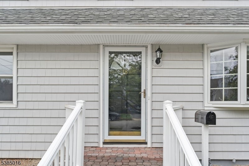 18 Farmingdale Ave