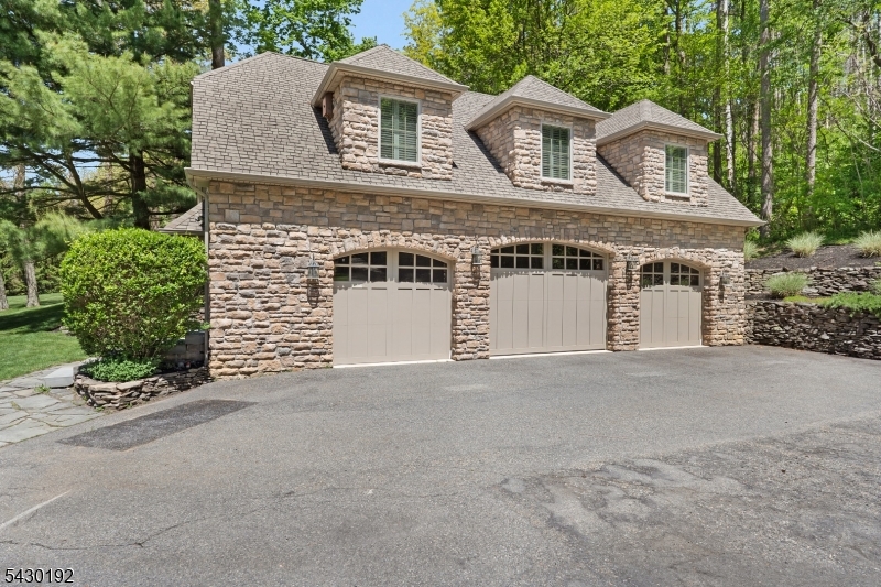 23 Saddle Hill Rd