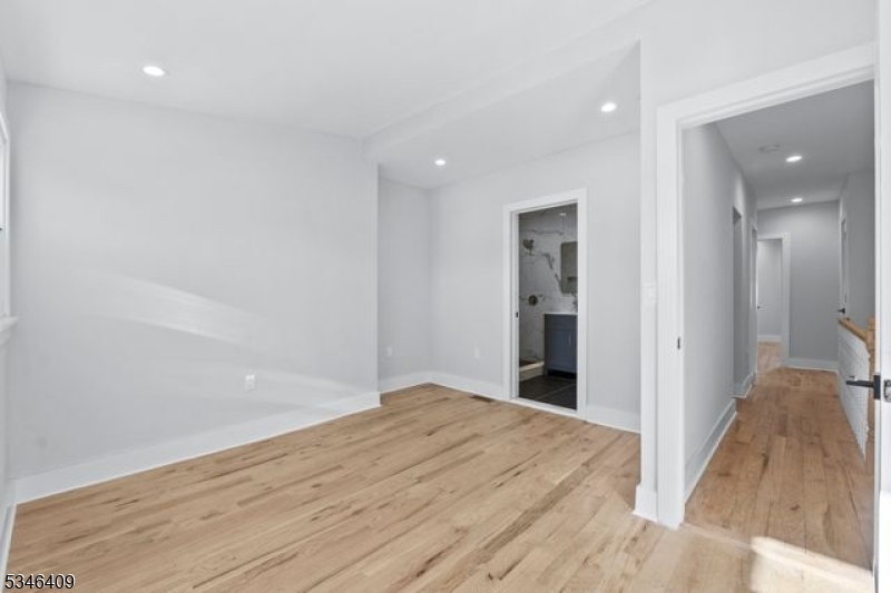 85 Wakeman Ave