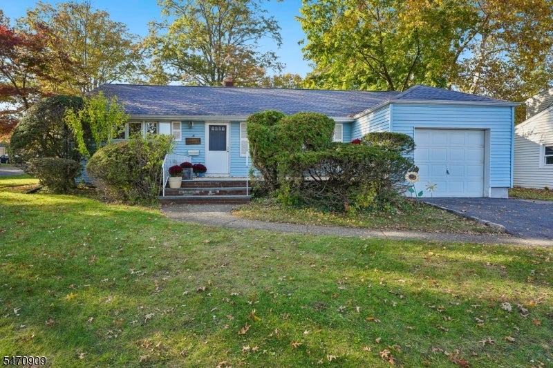 12 Carlton Dr