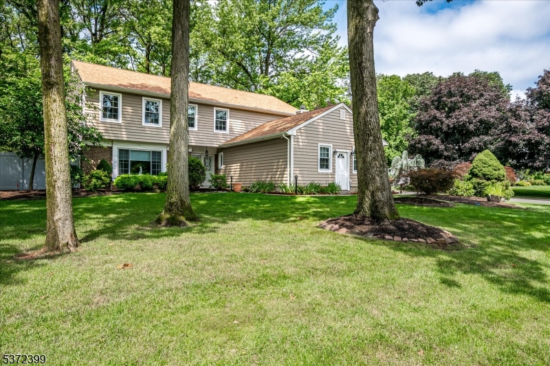2 Pine Ridge Dr