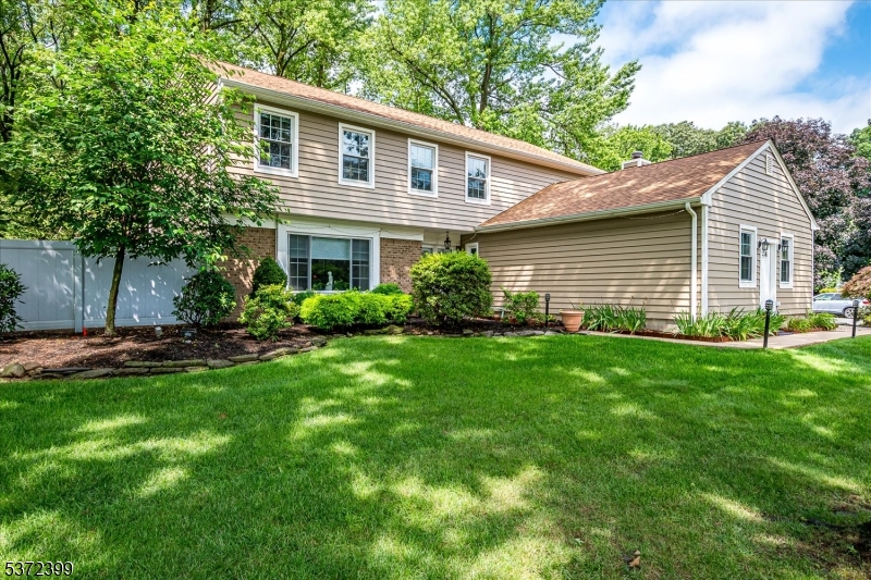 2 Pine Ridge Dr