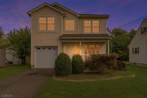 Photo of 143 Oak St, Bridgewater, NJ 08807 (MLS # 3991562)