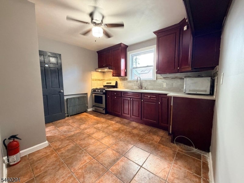 614 Mola Blvd