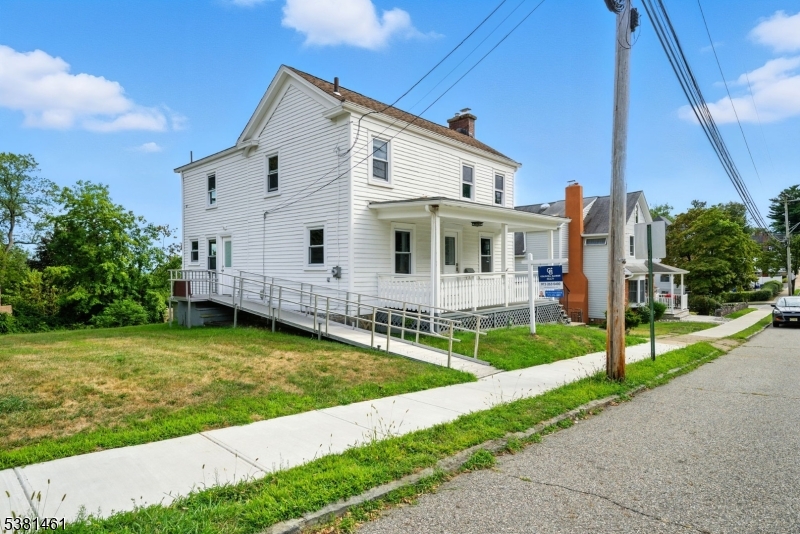 411 William St
