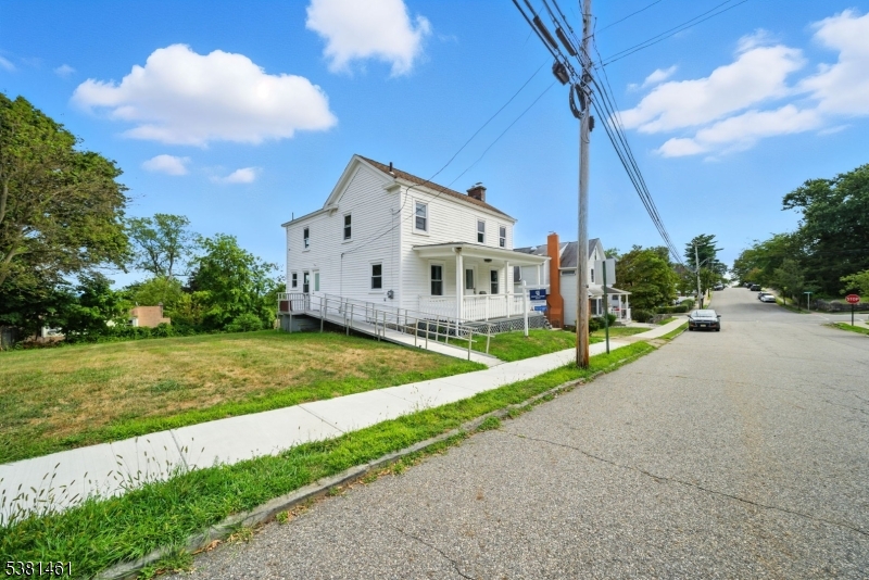 411 William St