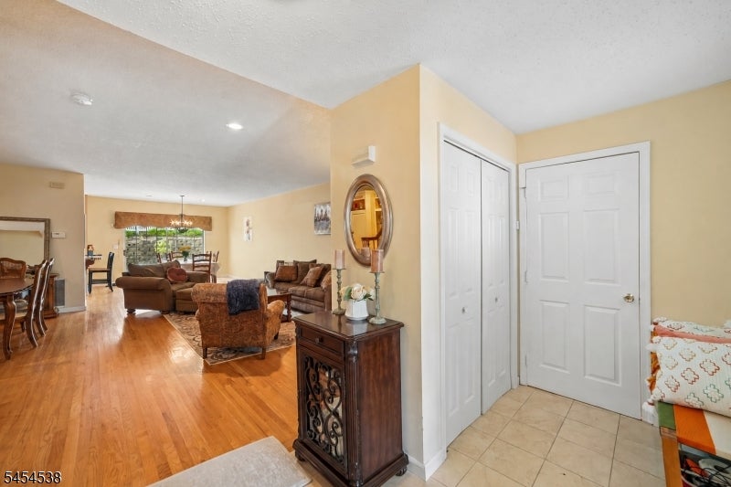 6 Hancock Dr