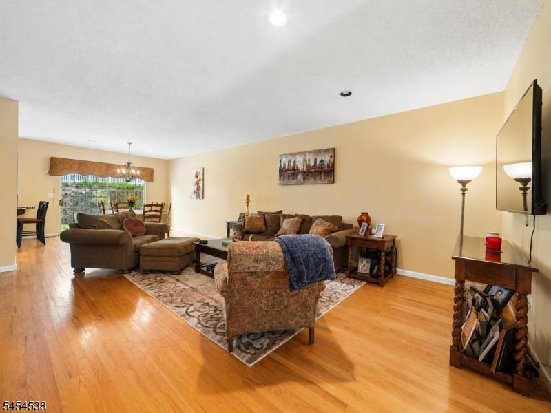 6 Hancock Dr