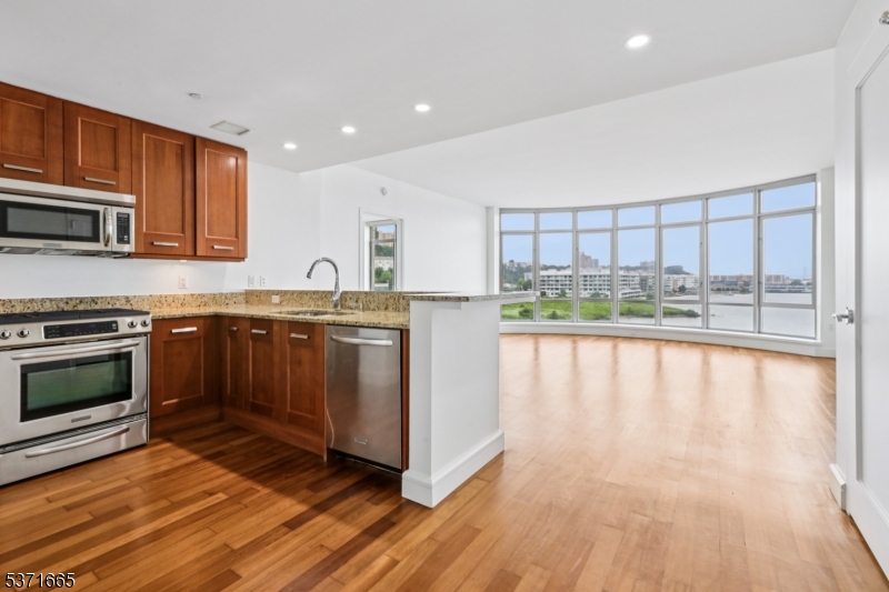 8100 River Rd 613